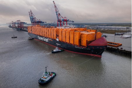 Новый СПГ-контейнеровоз Hapag-Lloyd вышел на линию Азия – Европа
