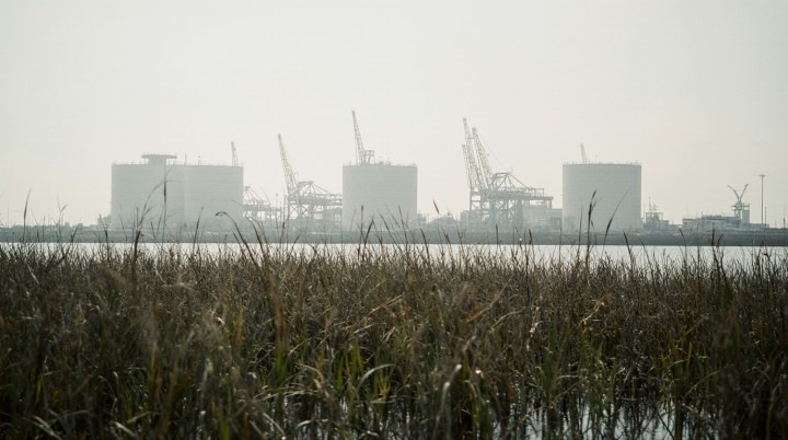 Семь американских терминалов СПГ превышают лимиты загрязнения воздуха