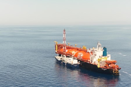 Италия: вся мощность по малотоннажному СПГ на терминале FSRU Toscana продана