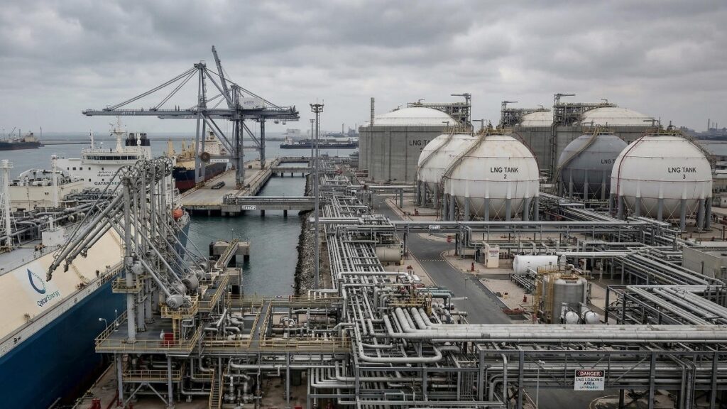 Китай в начале года сократил закупки российского СПГ